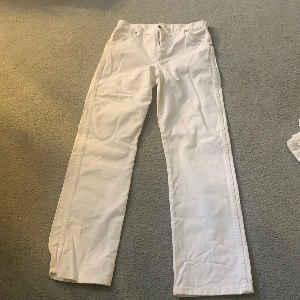White wrangler jeans